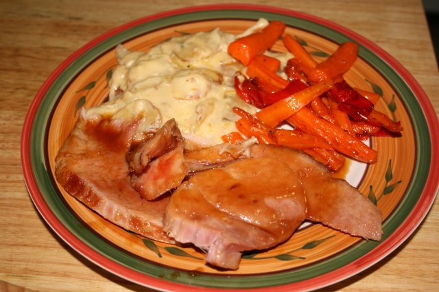 honey-glazed-ham-with-cheese-scalloped-potatoes-and-glazed-carrots